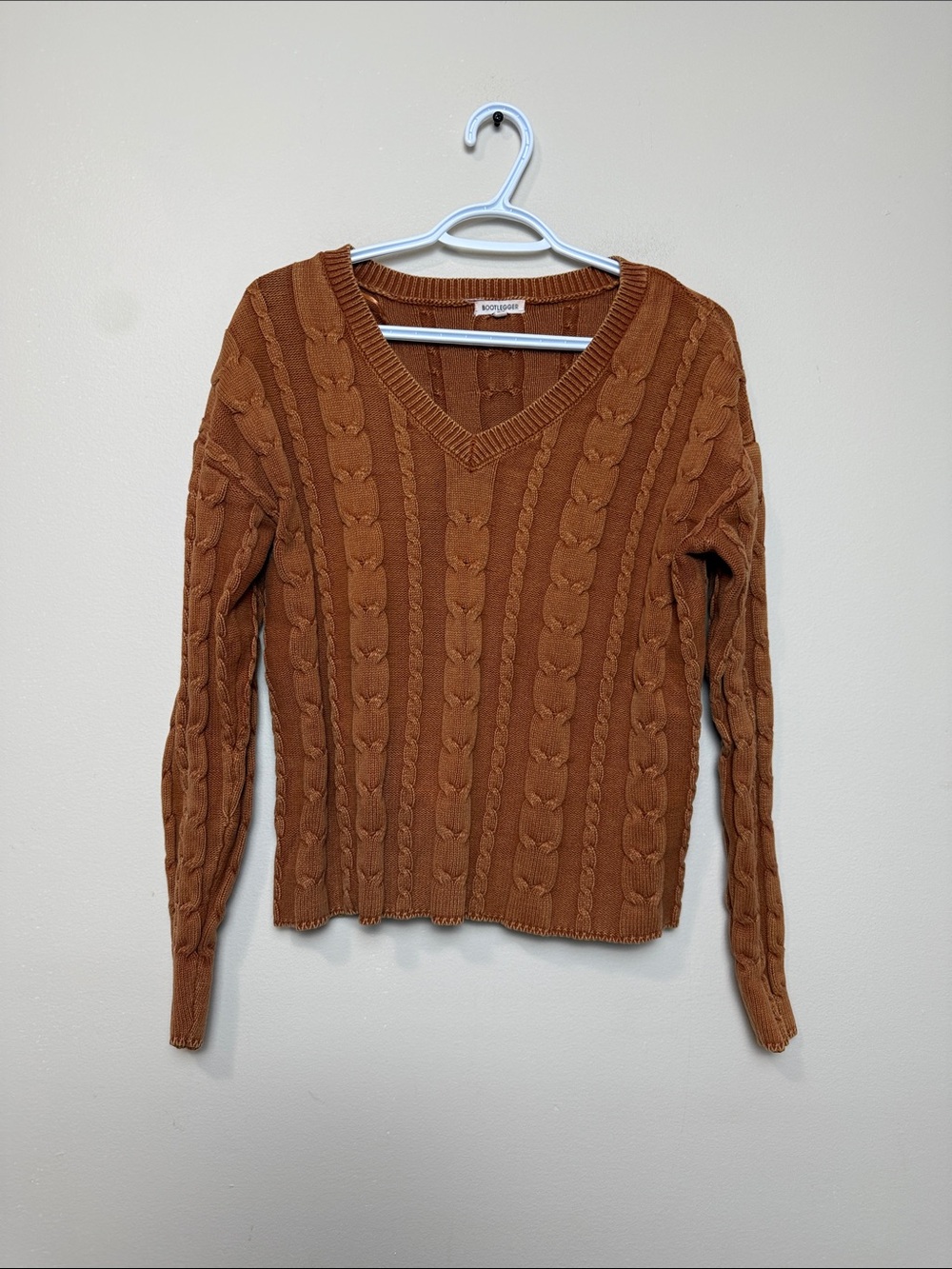 Bootlegger Rust Cable-Knit V-Neck Sweater size M